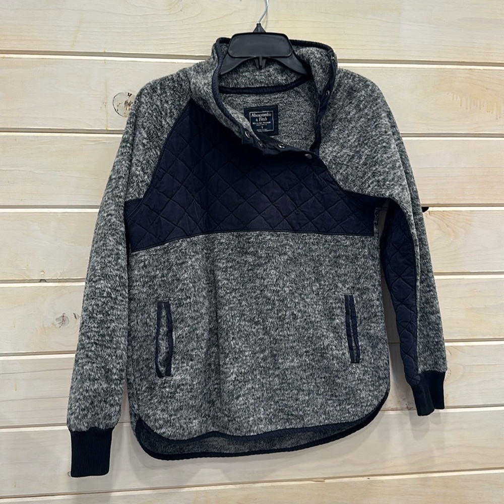 Abercrombie Sweater size Small